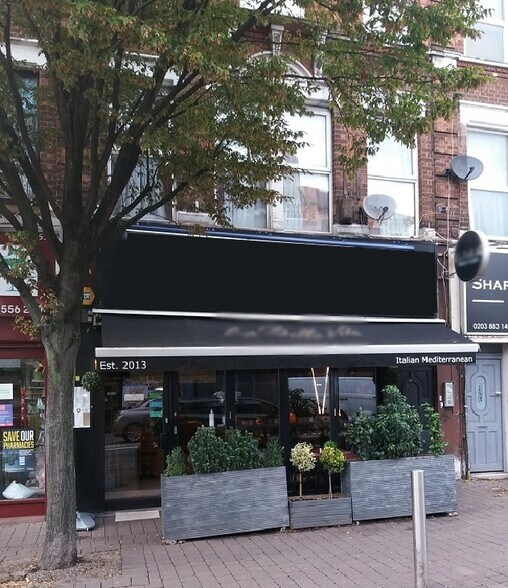 853 High Road Leytonstone, Londres à louer - Photo de l’immeuble – Image 1 sur 1