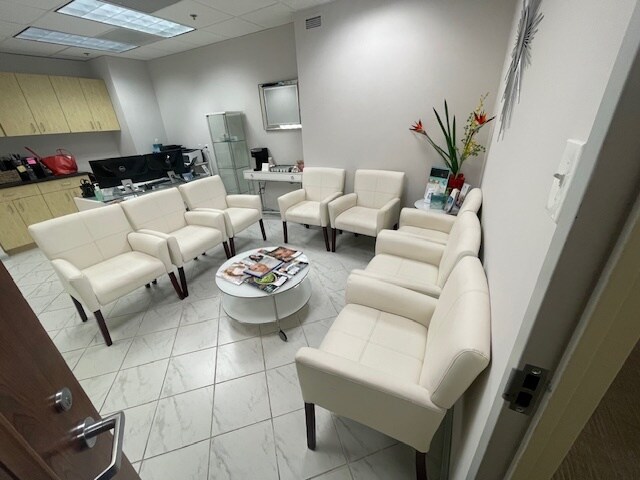 5530 Wisconsin Ave, Chevy Chase, MD à louer - Photo intérieure – Image 3 sur 24