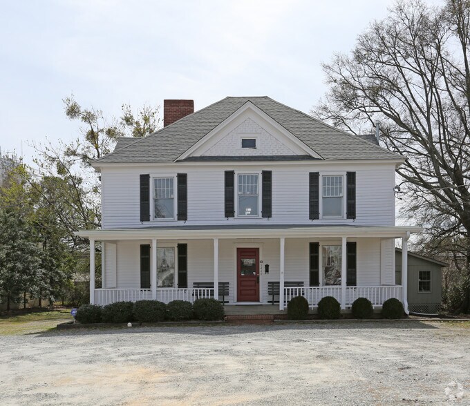 5449 Peachtree Rd, Atlanta, GA à louer - Photo de l’immeuble – Image 2 sur 17