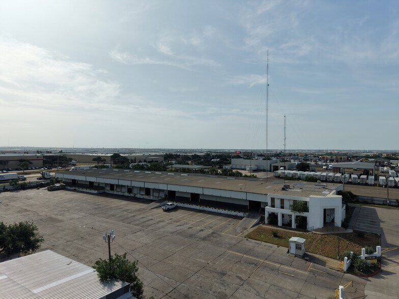 14103 Transportation Ave, Laredo, TX à louer - Photo de l’immeuble – Image 2 sur 7