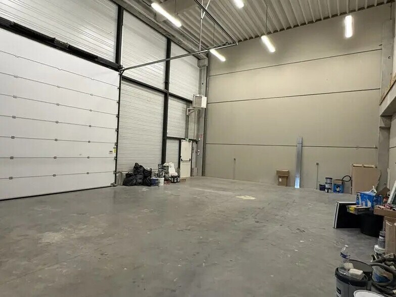 Local d’activités dans Saint-Quentin-Fallavier à louer - Photo de l’immeuble – Image 2 sur 11