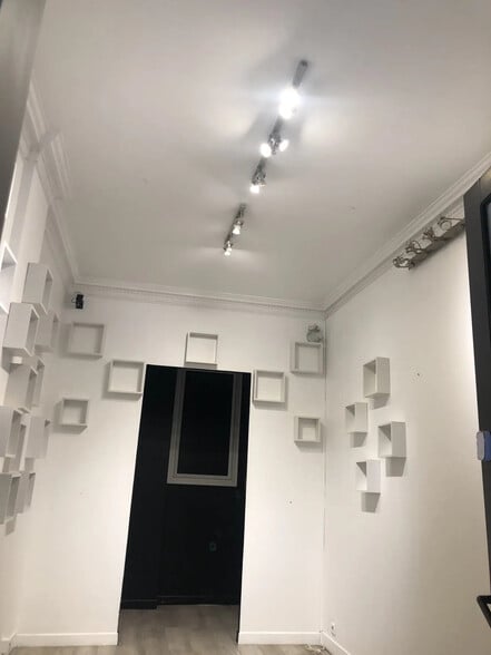 Local commercial dans Paris à vendre - Photo intérieure – Image 2 sur 2