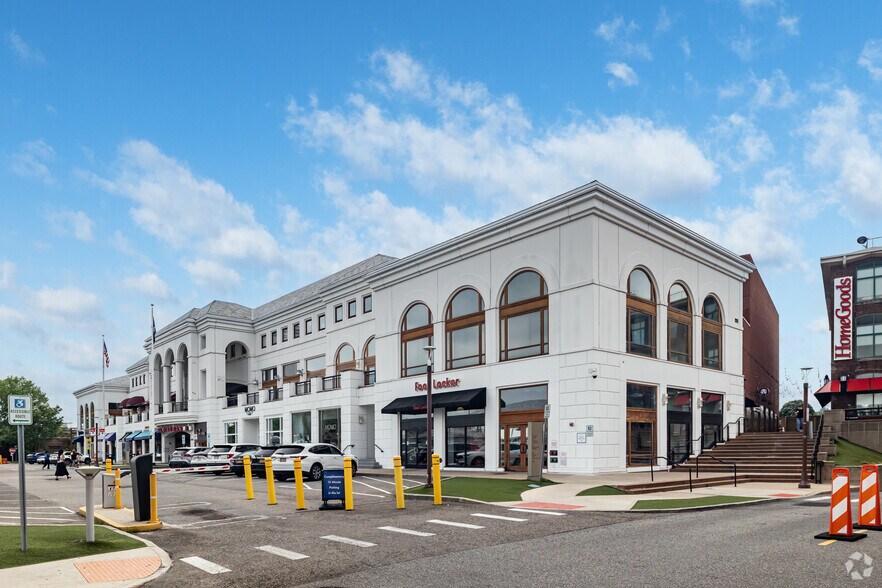 8000 Cooper Ave, Glendale, NY à louer - Photo de l’immeuble – Image 2 sur 35