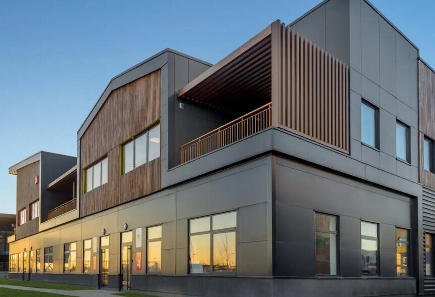 Local d'activités dans Marines à vendre - Photo de l’immeuble – Image 2 sur 13