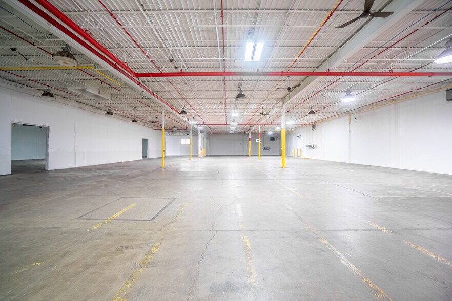 4609-4801 W Woolworth Ave, Milwaukee, WI à louer - Photo intérieure – Image 1 sur 13