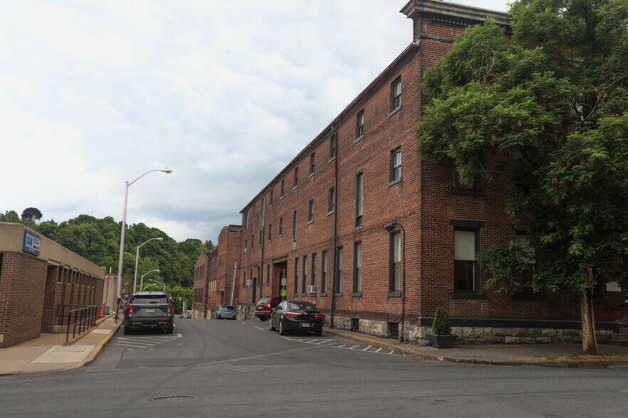 230-234 Ferry St, Easton, PA à vendre - Photo principale – Image 1 sur 54