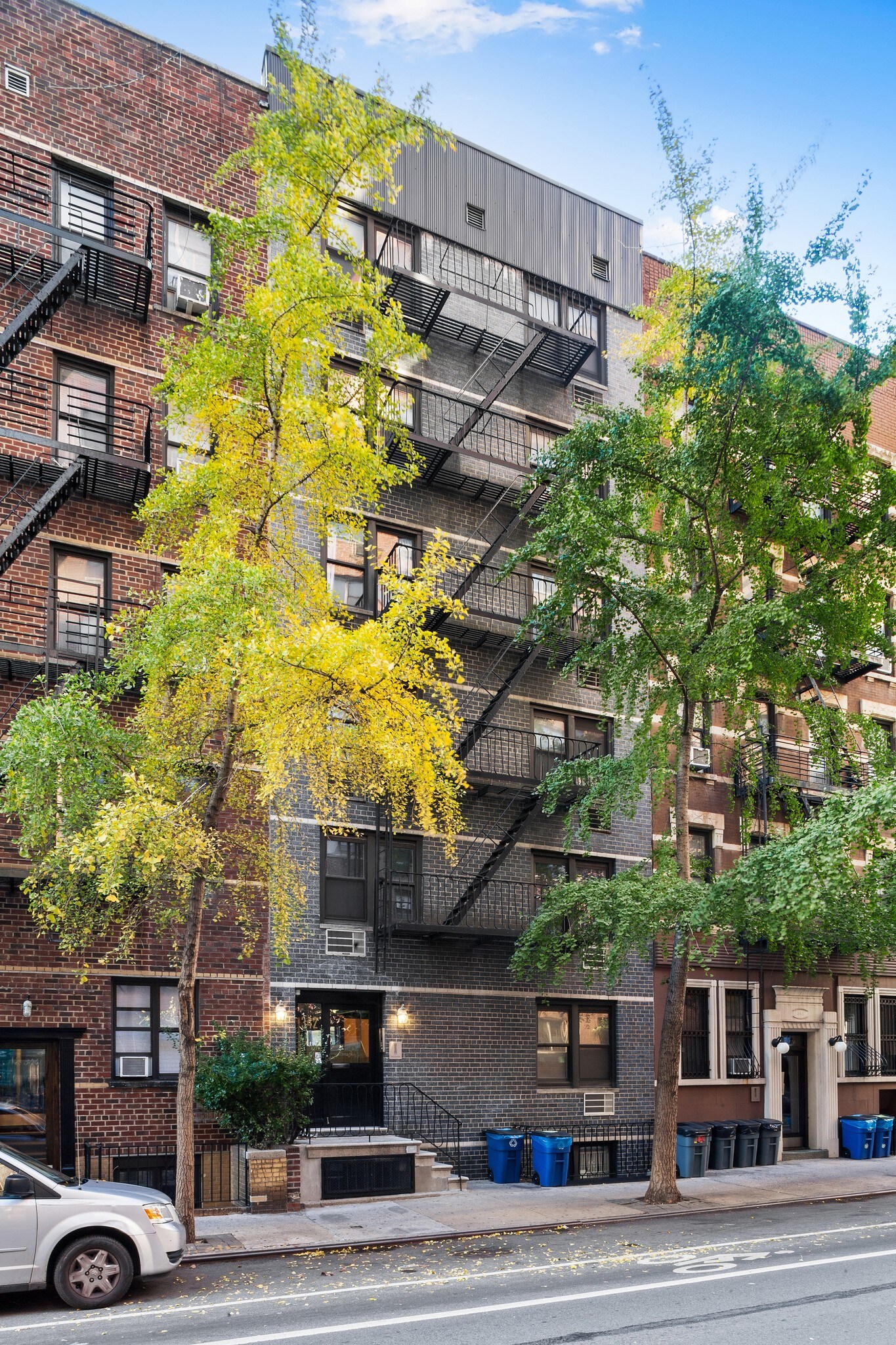 342 E 55th St, New York, NY à louer Photo de l’immeuble– Image 1 sur 9