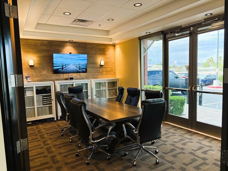 5915 Edmond St, Las Vegas, NV à vendre - Photo de l’immeuble – Image 2 sur 12