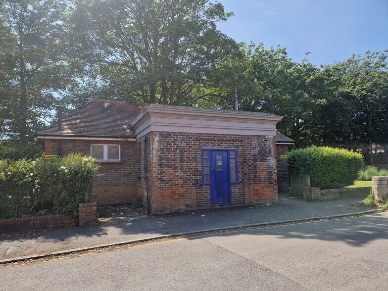 8 Albert Parade, Eastbourne à louer - Photo principale – Image 1 sur 1