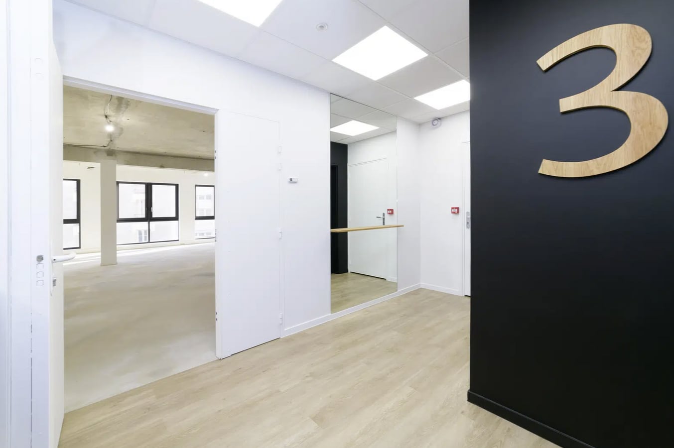 37 Rue Adam Ledoux, Courbevoie, HDS 92400 - Lot 1 -  - Photo intérieure - Image 1 of 3