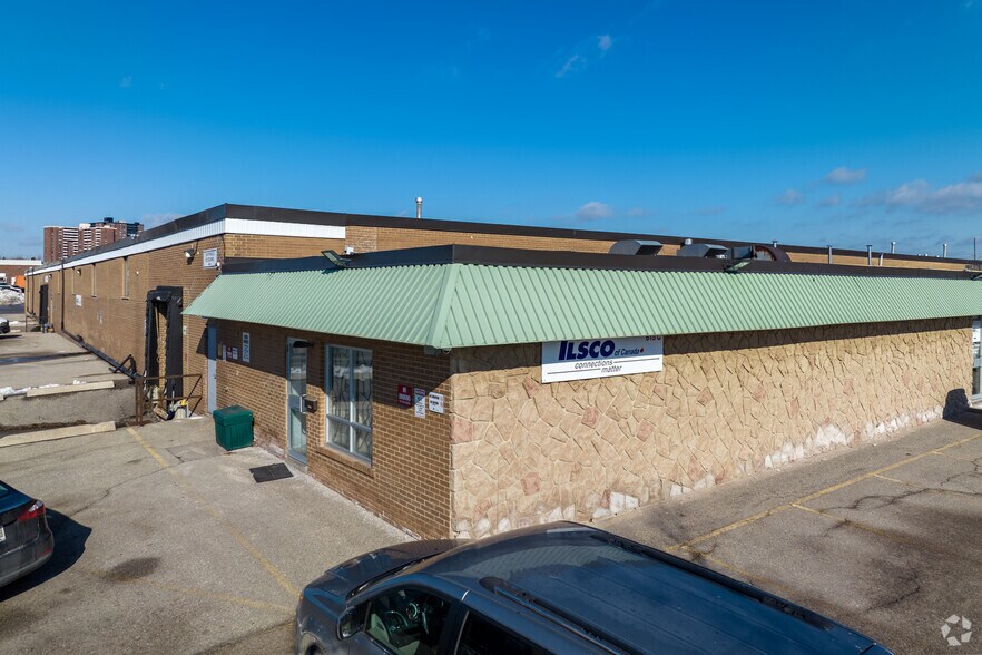 615 Orwell St, Mississauga, ON à louer - Photo de l’immeuble – Image 2 sur 3