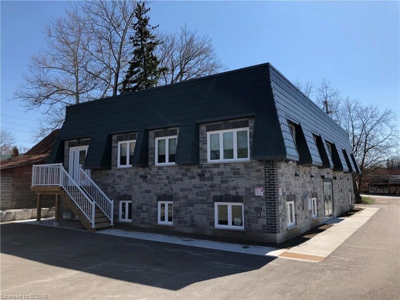 366 Midland Ave, Midland, ON à louer - Photo principale – Image 1 sur 5