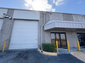2600-2634 NW 72nd Ave, Miami, FL à louer Photo de l’immeuble– Image 1 sur 4