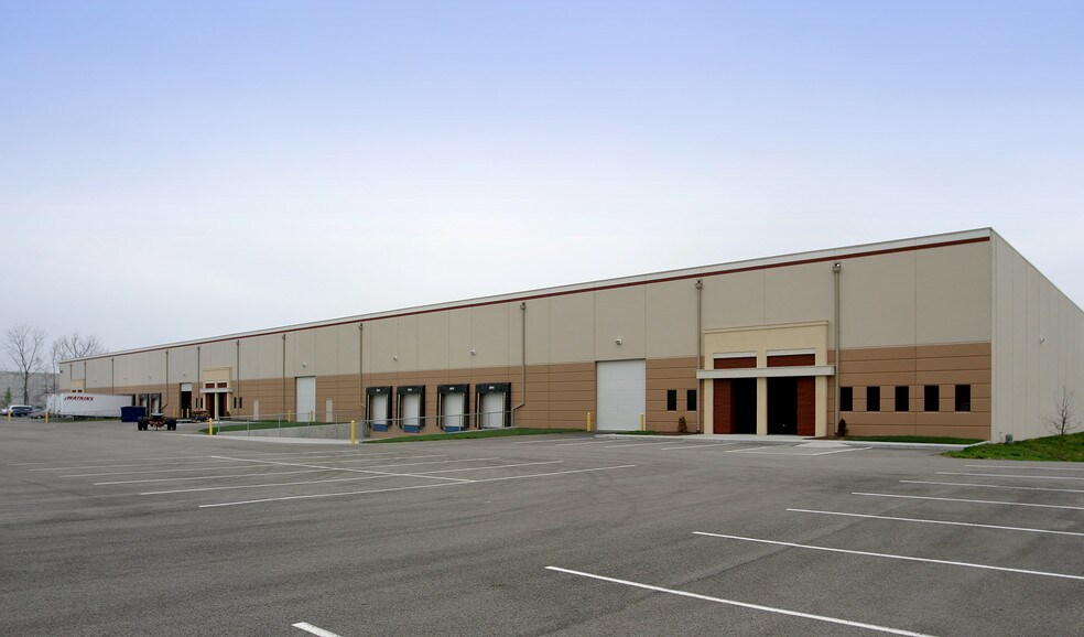 9770 Mayflower Park Dr, Carmel, IN à louer - Photo de l’immeuble – Image 3 sur 5