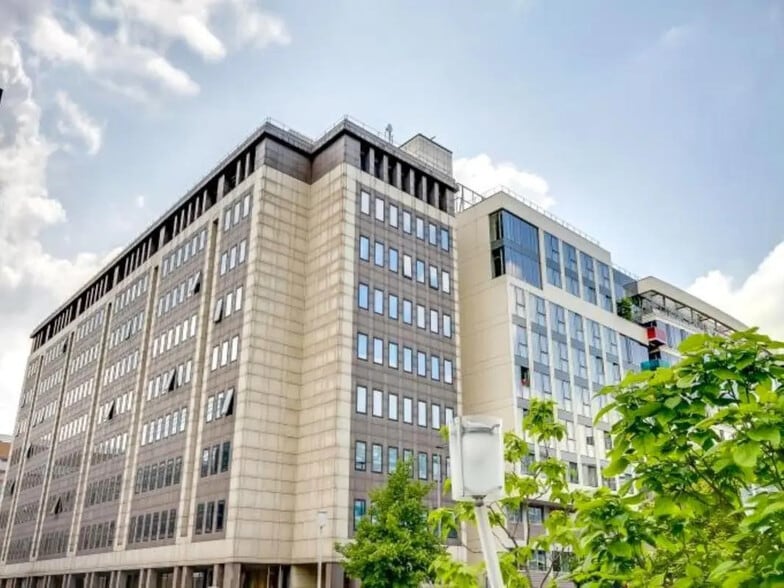 65 Rue Des Trois Fontanot, Nanterre à louer - Photo de l’immeuble – Image 1 sur 5