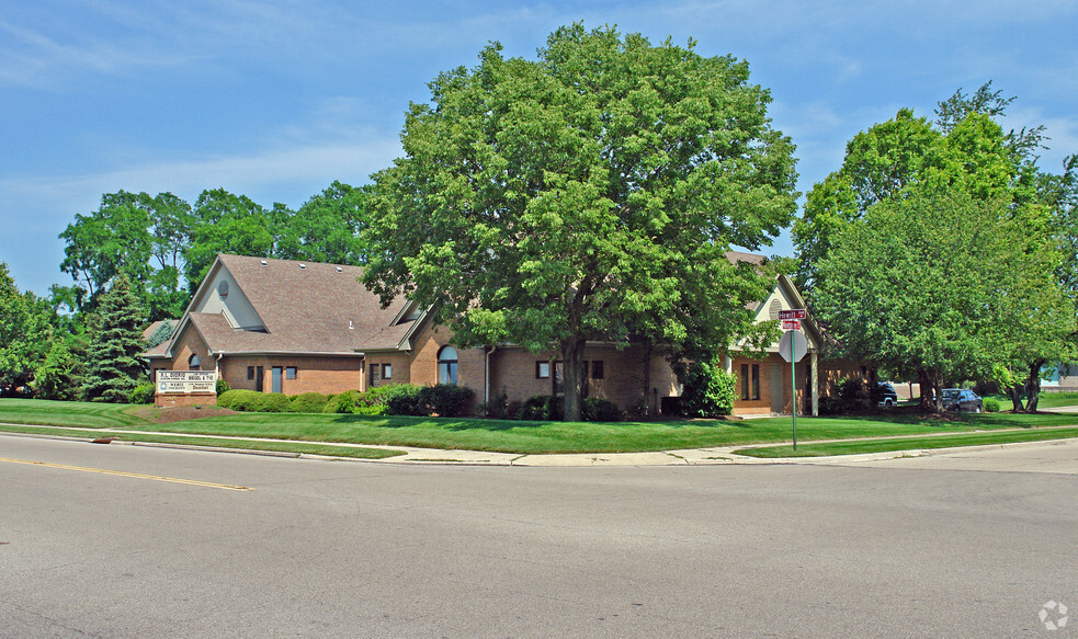 5975 Kentshire Dr, Kettering, OH à louer - Photo de l’immeuble – Image 3 sur 15