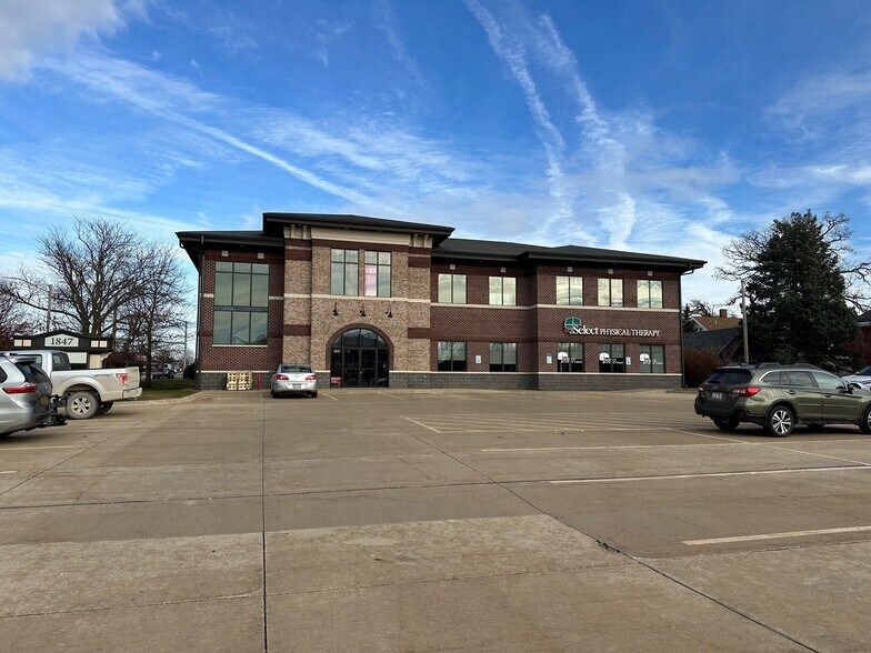 1847 1st Ave SE, Cedar Rapids, IA à louer - Photo de l’immeuble – Image 2 sur 8