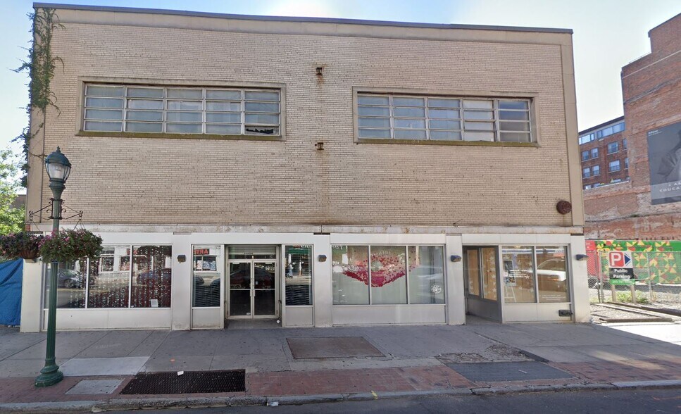 824 Chapel St, New Haven, CT à louer - Photo de l’immeuble – Image 2 sur 9