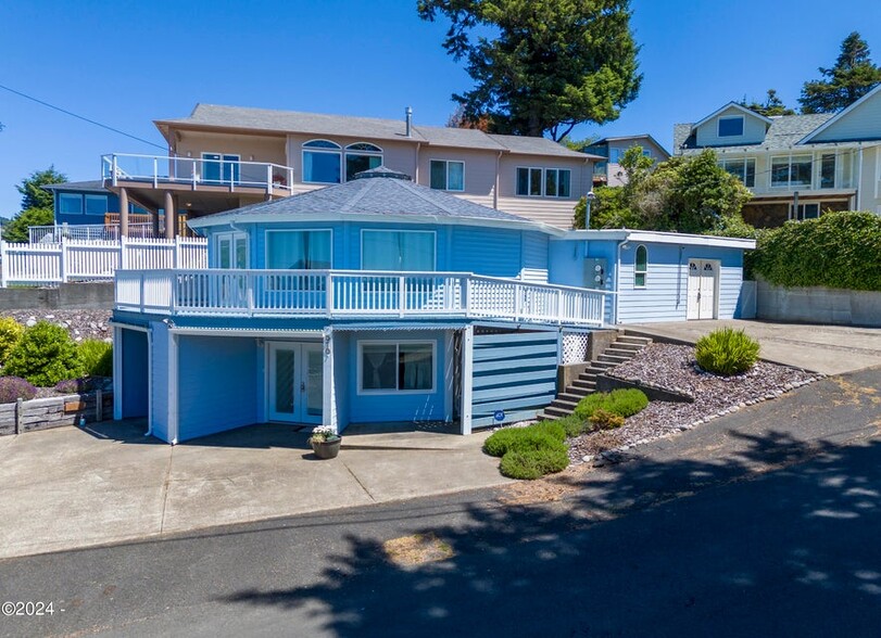 510 SW Coast Ave, Depoe Bay, OR à vendre - Photo principale – Image 1 sur 22
