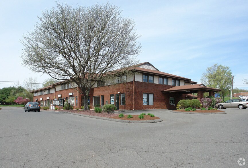 53 New Britain Ave, Rocky Hill, CT à louer - Photo de l’immeuble – Image 2 sur 4