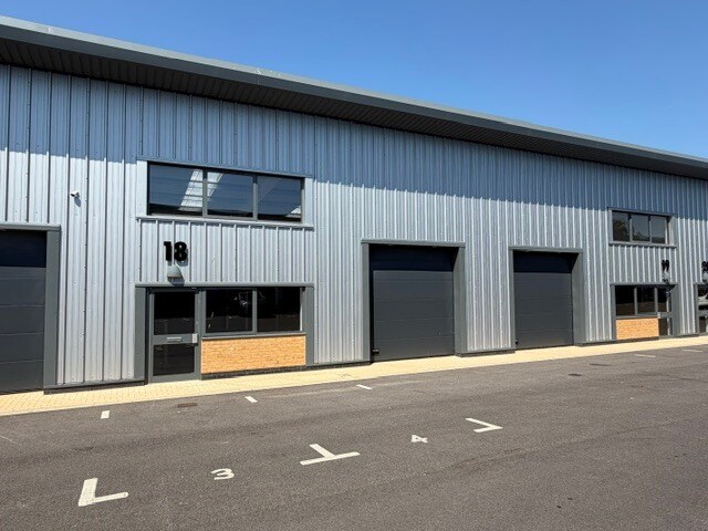 Commerce Close, Westbury à louer - Photo de l’immeuble – Image 1 sur 2