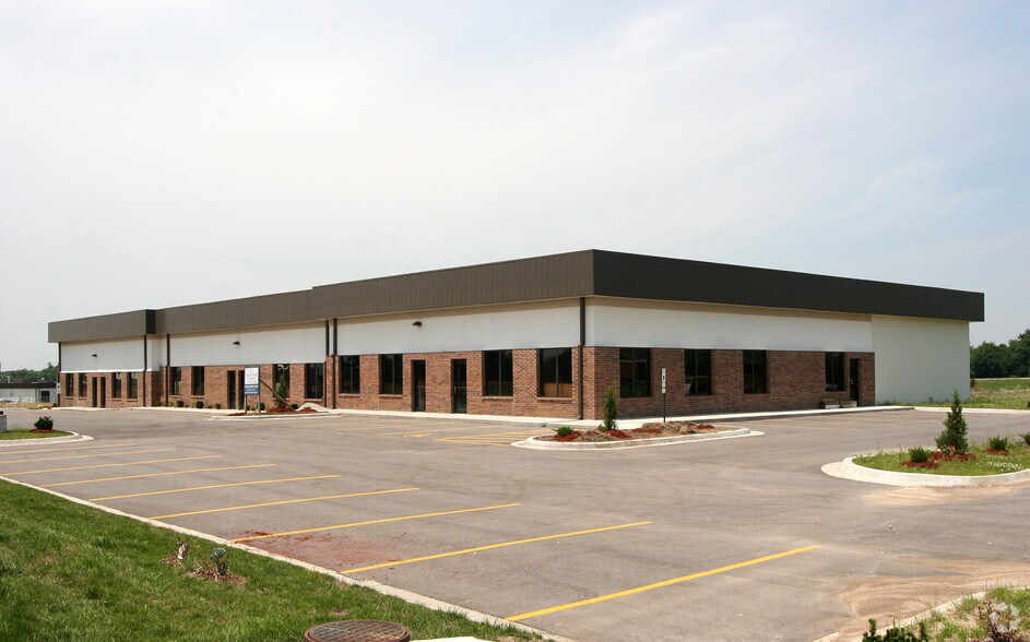 300-320 NW Victoria Dr, Lees Summit, MO à louer - Photo de l’immeuble – Image 2 sur 4
