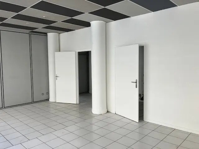 Local commercial dans Lyon à louer - Photo de l’immeuble – Image 3 sur 18