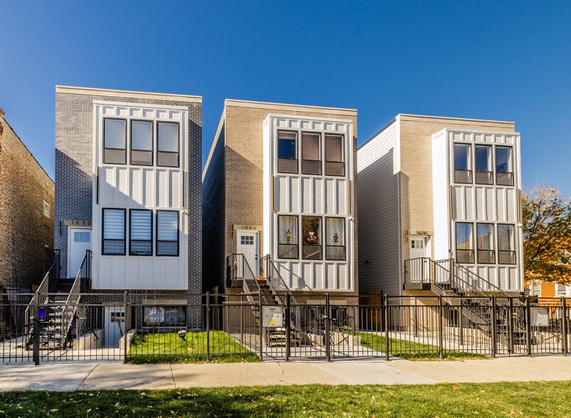 1052 N Central Park Ave, Chicago, IL à vendre - Photo de l’immeuble – Image 1 sur 21
