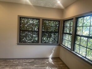 1350 N Highland Ave, Los Angeles, CA à louer Photo intérieure– Image 1 sur 11