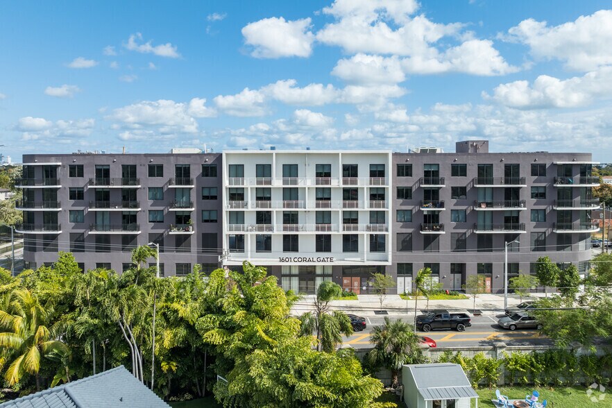 1601 SW 32nd Ave, Miami, FL à louer - Photo de l’immeuble – Image 2 sur 59