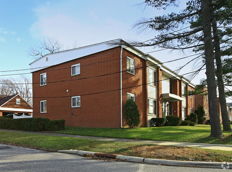 2003 Warrensville Center Rd, South Euclid, OH à vendre - Photo de l’immeuble – Image 3 sur 12