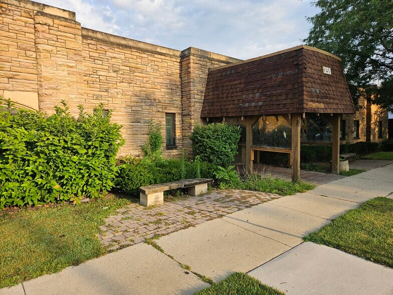 251 N Center St, Joliet, IL à louer - Photo de l’immeuble – Image 3 sur 6