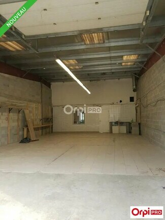 Plus de détails pour Local d'activités à louer