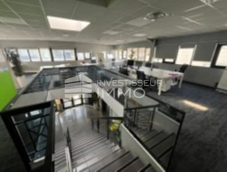 Bureau dans Noisy-le-Sec à vendre - Photo de l’immeuble – Image 2 sur 3
