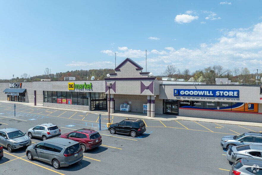 4-28 Eagles Glenn Mall, East Stroudsburg, PA à louer - Photo de l’immeuble – Image 3 sur 9