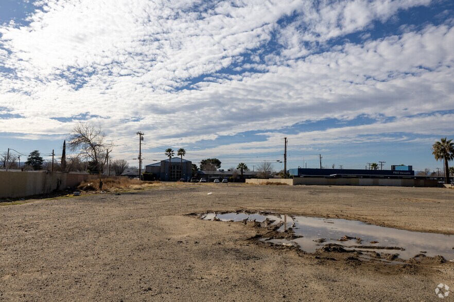 Sierra Hwy, Lancaster, CA à vendre - Photo de l’immeuble – Image 1 sur 5