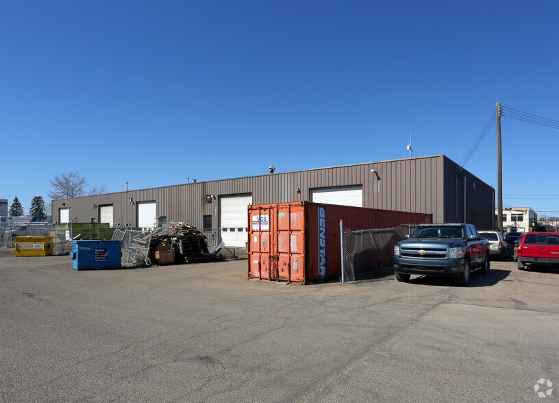 9433 58 Av NW, Edmonton, AB à louer - Photo de l’immeuble – Image 3 sur 6