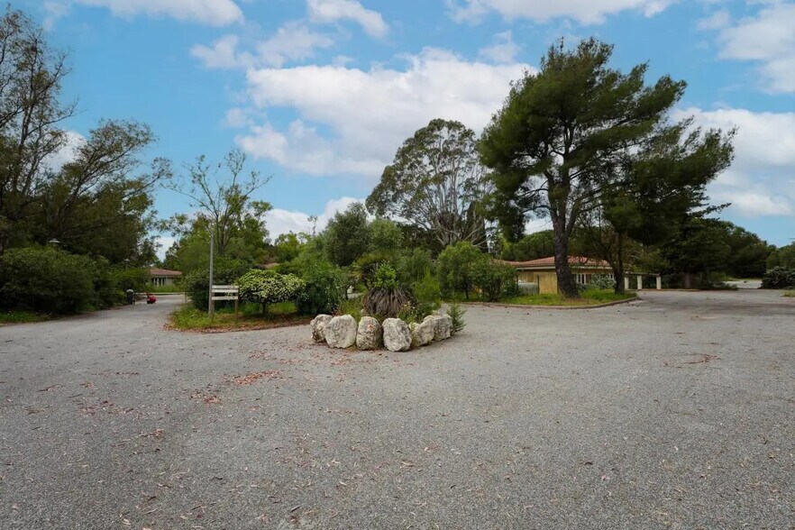 Local d'activités dans Hyères à vendre - Photo de l’immeuble – Image 3 sur 26