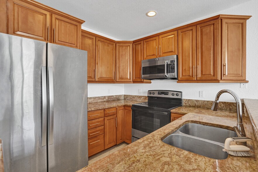 1241 NE 23rd Ave, Pompano Beach, FL à vendre - Photo de l’immeuble – Image 2 sur 4