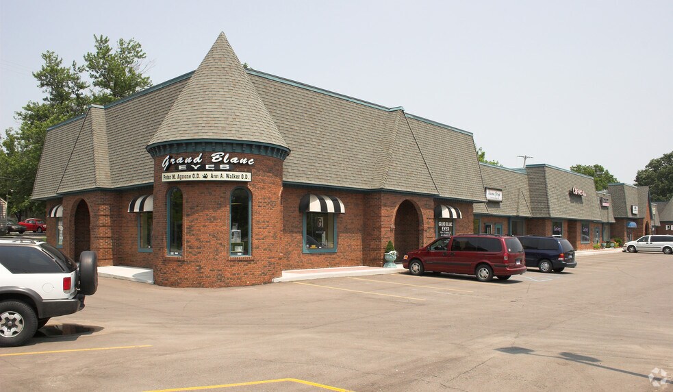 11225 S Saginaw St, Grand Blanc, MI à vendre - Photo de l’immeuble – Image 2 sur 16