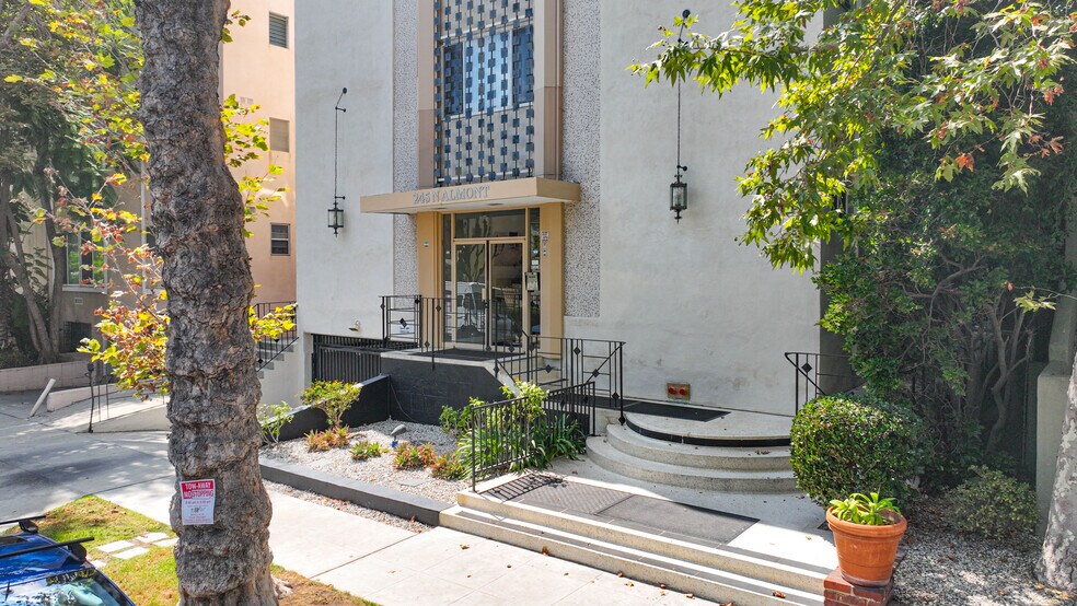 245 N Almont Dr, Beverly Hills, CA à vendre - Photo de l’immeuble – Image 3 sur 14