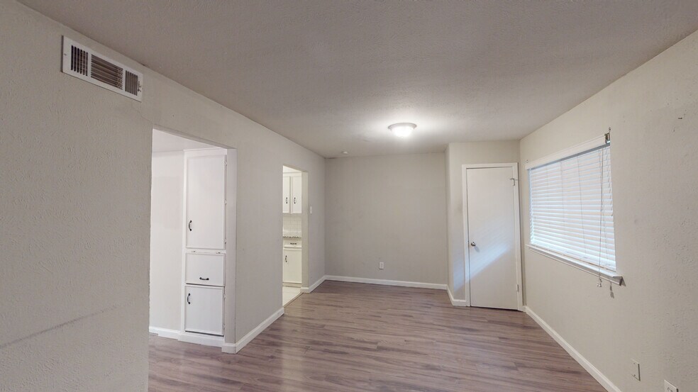 5656 Live Oak St, Dallas, TX à vendre - Numérisation 3D Matterport – Image 3 sur 17