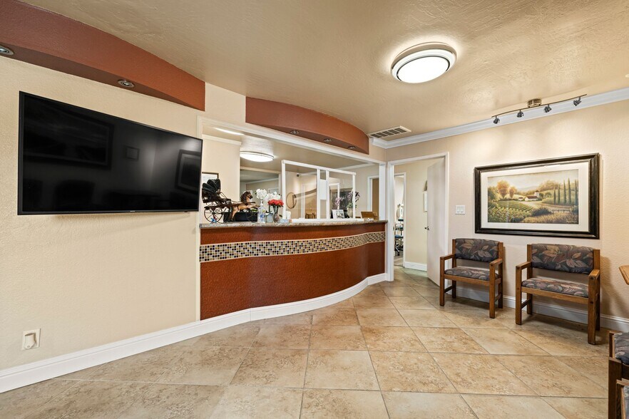 7001 Greenback Ln, Citrus Heights, CA à vendre - Photo de l’immeuble – Image 2 sur 18