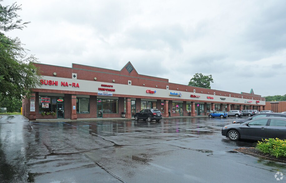 1683 Us-9, Clifton Park, NY à louer - Photo principale – Image 1 sur 10