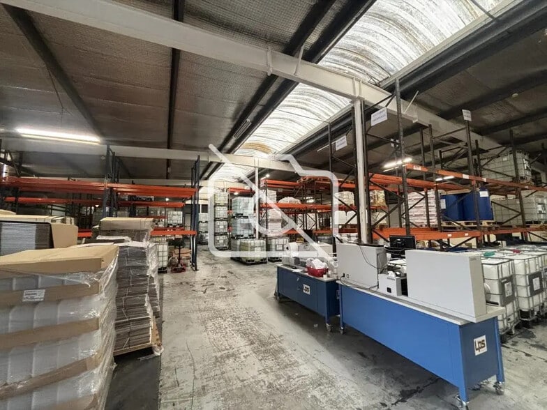 Industriel/Logistique dans Montigny-le-Bretonneux à vendre - Photo intérieure – Image 1 sur 13