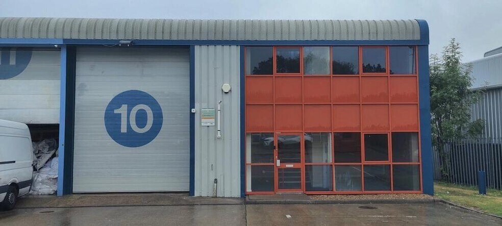 Kendal Close, Londres à louer - Photo de l’immeuble – Image 2 sur 12