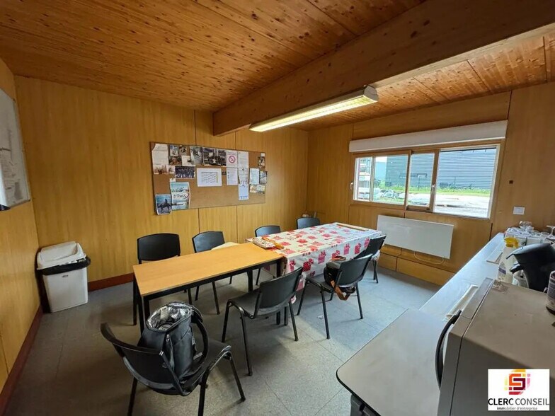 Local d’activités dans Eslettes à louer - Photo de l’immeuble – Image 3 sur 18