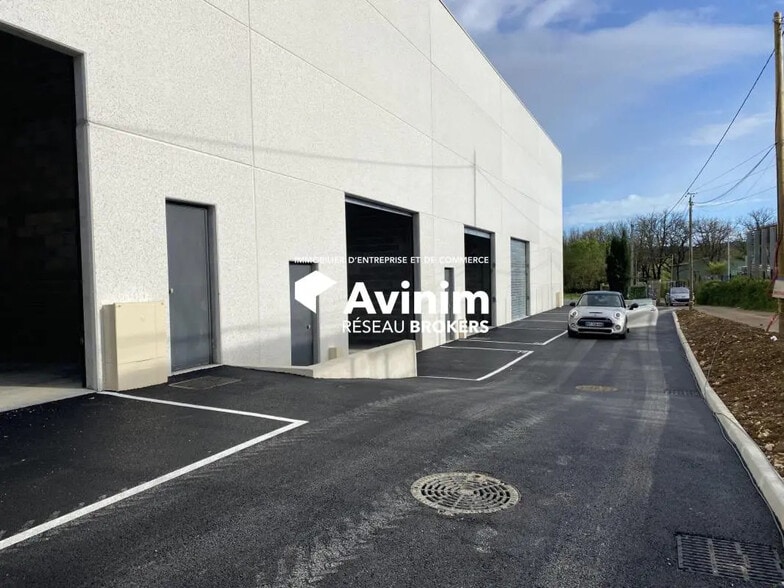 Local d’activités dans Montauroux à louer - Photo de l’immeuble – Image 2 sur 7