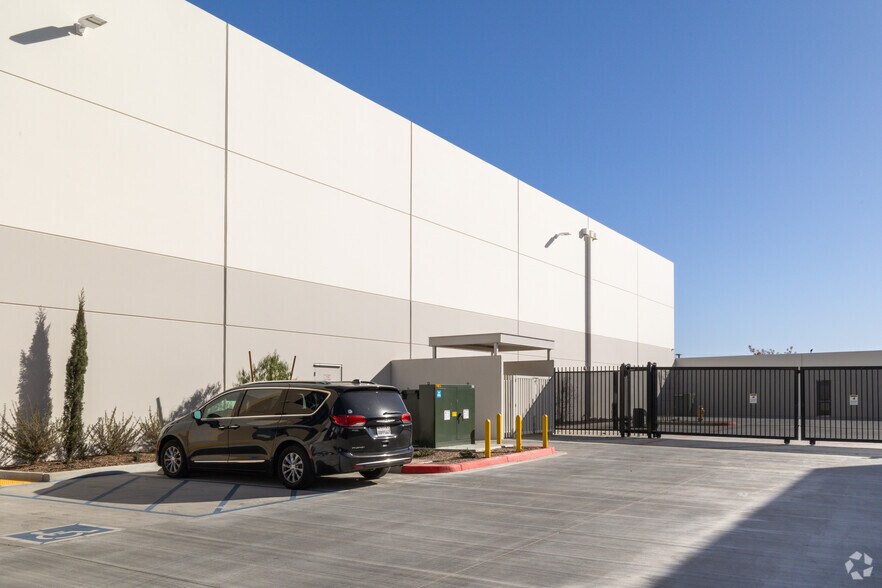 Old 215 Frontage Rd & Alessandro Blvd, Moreno Valley, CA à louer - Photo de l’immeuble – Image 3 sur 32