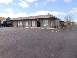 200-202 S Ridgeway Dr, Cleburne, TX à louer Photo de l’immeuble– Image 1 sur 7